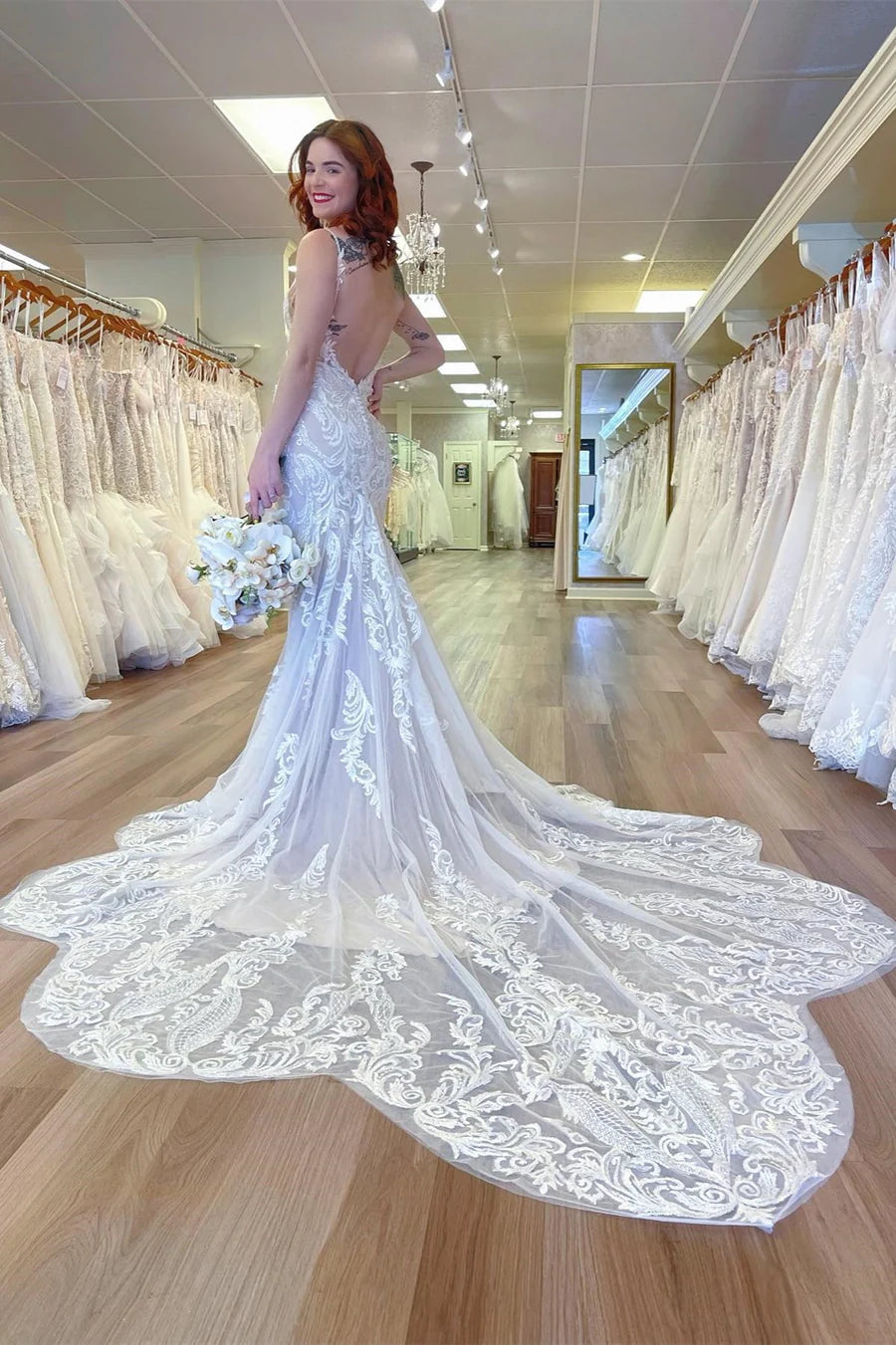 Vestido de novia largo de sirena con escote en V y espalda descubierta de encaje